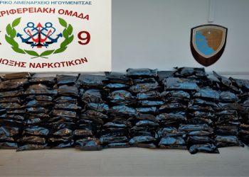 Πήγε να περάσει 283 κιλά κάνναβης με νταλίκα, αλλά συνελήφθη από λιμενικούς