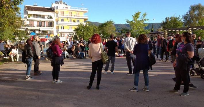 Αντιδράσεις στην επιχειρούμενη μετατροπή της παιδικής χαράς σε χώρο στάθμευσης