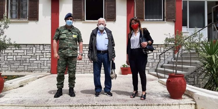 Τιμήθηκε από το διοικητή του Τάγματος Φιλιατών ο πατέρας της Σταυρούλας Μπραΐμη