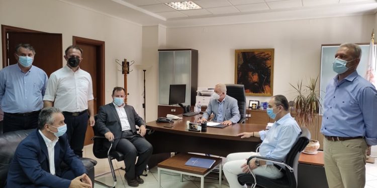 Συγκρατημένη αισιοδοξία μετά τη συνάντηση με Πλακιωτάκη