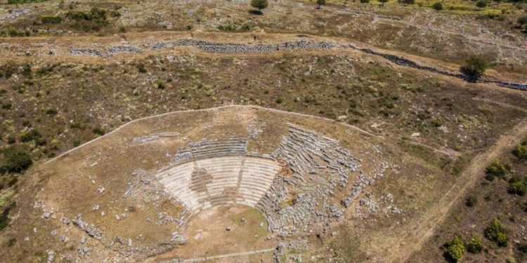 2_arxaio_theatro_gitanon_