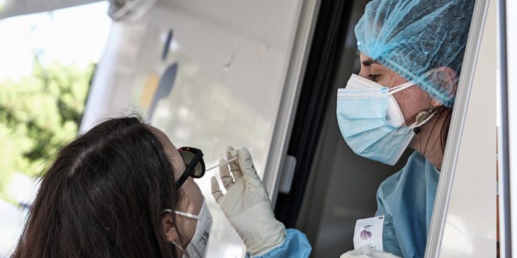 Κορωνοϊός: 115 θάνατοι, 17.960 τα νέα κρούσματα – 647 στην Ήπειρο, 71 στην ΠΕ Θεσπρωτίας