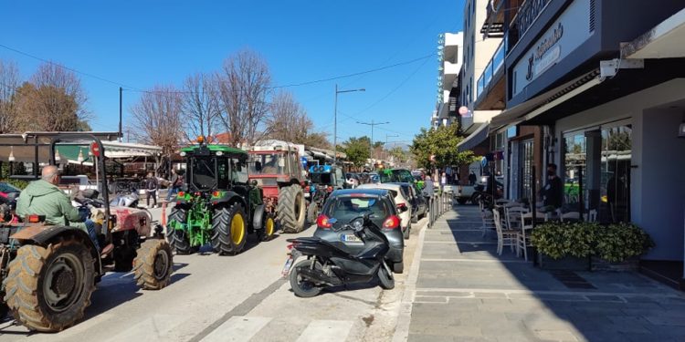 «Μπλόκο» στην Ηγουμενίτσα από τους αγρότες