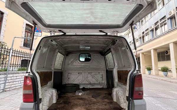 17 ΜΕΤΑΝΑΣΤΕΣ