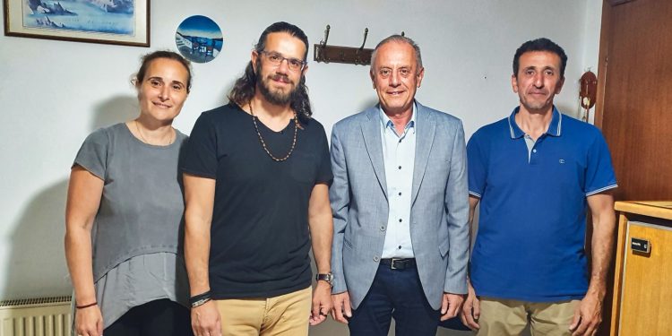 ΜΠΕΖΑΣ_ ΤΡΙΤΕΚΝΟΙ