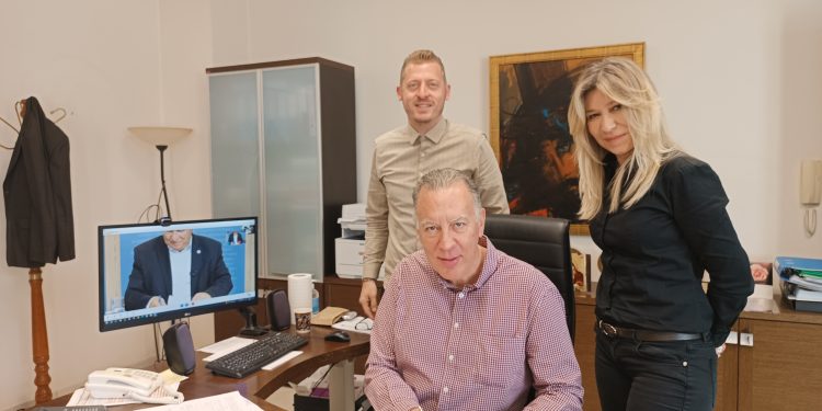 νταησ-χαμογελο