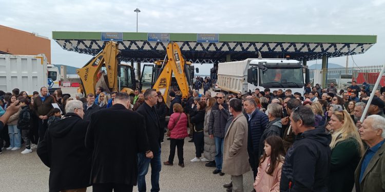 Δυναμική κινητοποίηση στην Ηγουμενίτσα για το στρατόπεδο Φιλιατών