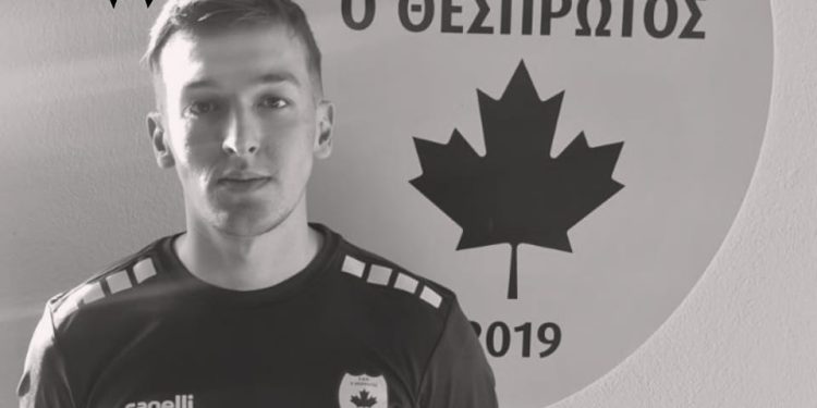 Ενός λεπτού σιγή στη μνήμη του Ιορδάνη Αδαμάκη στον αγώνα του Α.Σ. Θεσπρωτός με τον Α.Σ. Τηλυκράτη Λευκάδας