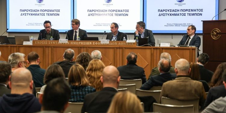 «Πιθανή η παρουσία άγνωστου καυσίμου», λέει το πόρισμα για τα Τέμπη