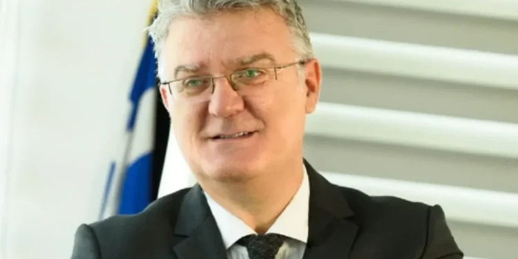 Αλλαγή σκυτάλης στην Αποκεντρωμένη