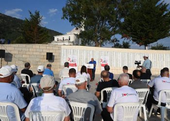 “Τσάμηδες” ανάρτησαν πανό στα σύνορα για την “Τσαμουριά”…