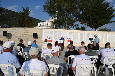 “Τσάμηδες” ανάρτησαν πανό στα σύνορα για την “Τσαμουριά”…