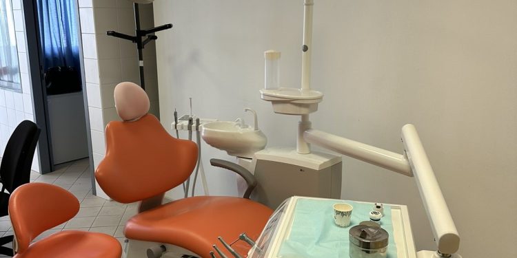 Εγκατάσταση 20 οδοντιατρικών εδρών σε 19 Κέντρα Υγείας της 6ης ΥΠΕ