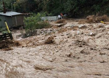 Μάχη με τα λασπόνερα στη Λωρίδα Σαγιάδας