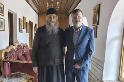 Ο νέος δήμαρχος πήρε την ευλογία του ηγουμένου…