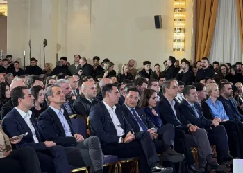 «Διαφήμισε» το έργο του, απέφυγε τις δεσμεύσεις για την Ήπειρο