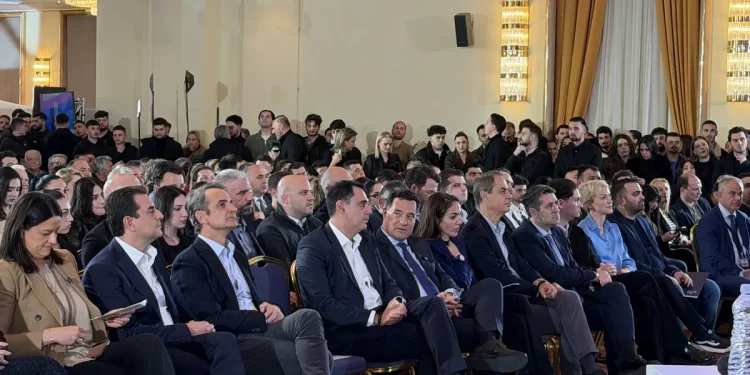 «Διαφήμισε» το έργο του, απέφυγε τις δεσμεύσεις για την Ήπειρο