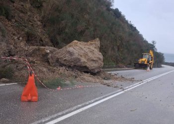 Σοβαρή κατολίσθηση στην Εθνική Οδό Ηγουμενίτσας – Μαυροματίου