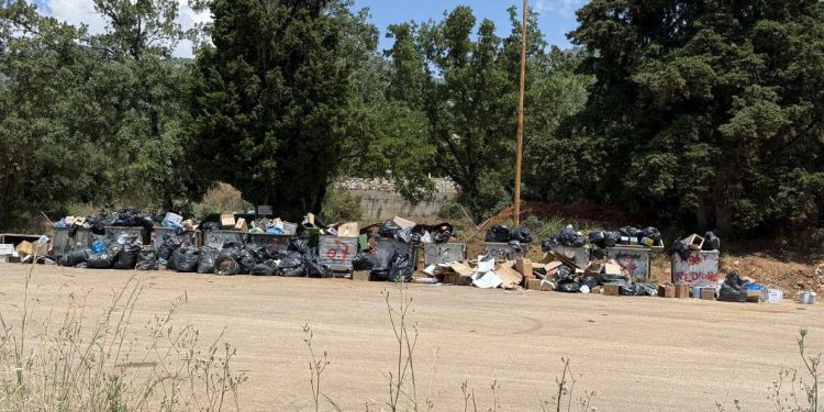 «Παράνομη χωματερή» δίπλα σε γήπεδα και τουριστικές επιχειρήσεις;