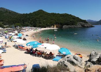 Με κόσμο τα παράλια της Θεσπρωτίας το τριήμερο του Αγίου Πνεύματος
